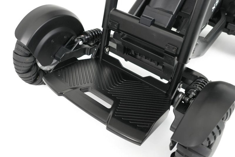 XSTO M4 Pro 레그레스트·풋레스트 서스펜션 실물 클로즈업 이미지
